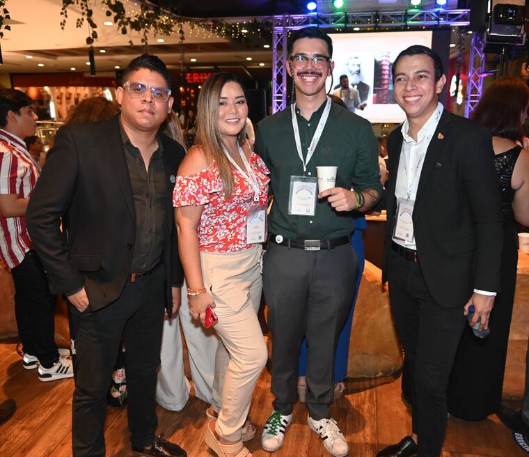 Invitados en el cóctel de bienvenida